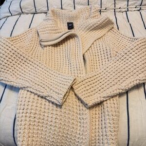 Like new cream Gap sweater or jacket sz m